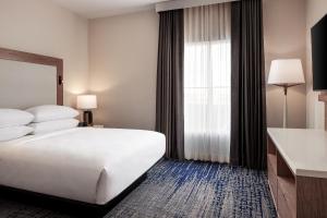 Traditional Queen Room with Two Queen Beds - Hearing Accessible room in Sheraton Richmond Airport Hotel