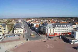 Appartements Studio Entre MER ET DUNES avec balcon vue laterale MER 50m plage 3 pers wifi : photos des chambres