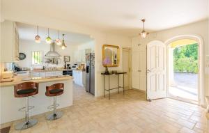 Maisons de vacances Beautiful Home In Vence With Outdoor Swimming Pool, Wifi And 4 Bedrooms : photos des chambres