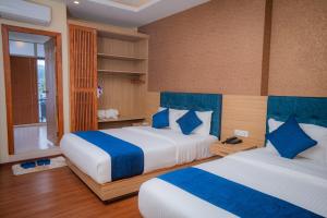 Majestic Lake Front Hotel & Suites