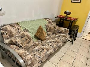 Full bed studio near Temple and Center city Philadelphia