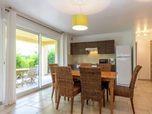 Appartements Lavish Apartment in Montauroux with Swimming Pool : photos des chambres