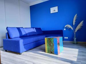 Appartement avec Terrasse et Parking Privatif, Proche Commerces - FR-1-675-28