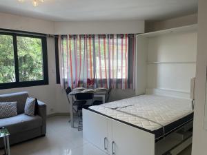 Studio Moderne à Saint-Raphaël Proche Plage et Commerces - FR-1-466A-50