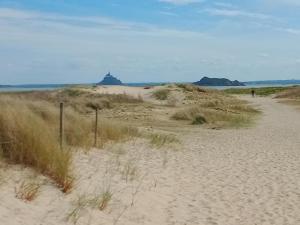 Maisons de vacances Charming farmhouse near the bay of Mont St Michel : photos des chambres