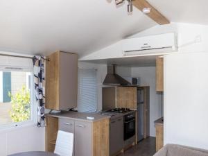 Maisons de vacances Mobile homes for 6 people with lake view in Residence L'Ecrin du Lac, Chorges : photos des chambres