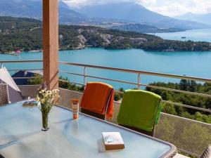 Appartements 3-Room-Apartment with lake view in Residence L'Ecrin du Lac, Chorges : photos des chambres