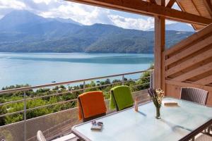 Appartements 4-Room-Apartment with lake view in Residence L'Ecrin du Lac, Chorges : photos des chambres