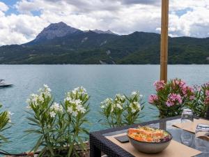 Appartements 4-Room-Apartment with lake view in Residence L'Ecrin du Lac, Chorges : photos des chambres