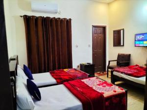 Budget Triple Room room in Hotel Second Home Lahore