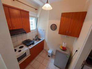 Elenis Apartments Igoumenitsa - Γκαρσονιέρα 2ου ορόφου επιπλωμένη, εξοπλισμένη