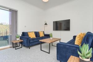 Meadow View - A Beautiful 3 Bed Apt With Stunning Countryside Views & Parking - Close To Ventnor, Shanklin & Sandown - 5 mins To Beach - Ideal For Friends, Families, & Business Stays - Dog Friendly - 17