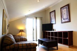 The Gilded Dragonfly Guesthouse