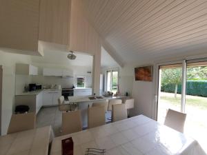 Maisons de vacances Superbe maison standing, 16 personnes, 8 grands lits, confort et grands volumes, jardin 2000m, parkings, wifi, prox plage : photos des chambres