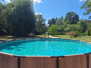 Maisons de vacances Gite 24 - Piscine - 10 minutes du circuit des 24H - 15 personnes : Maison 8 Chambres