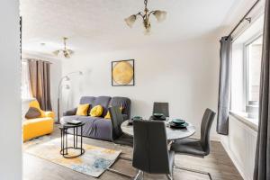 Lookout 5-Bed House in Darwen Blackburn BB1 Free Parking Roadside