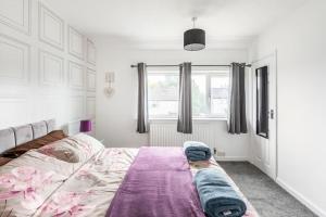 Lookout 5-Bed House in Darwen Blackburn BB1 Free Parking Roadside