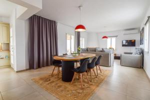 Daphnes Place - Private Villa with Pool in Naxos