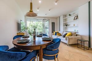 Hello Apartments Chmielna with private parking and balcony