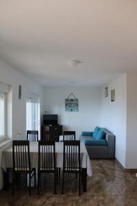 Apartment INES 2 with terrace, sea view, Jacuzzi, outdoor pool