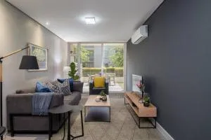 Modern Family Flat Andringa Walk - Kayamnandi