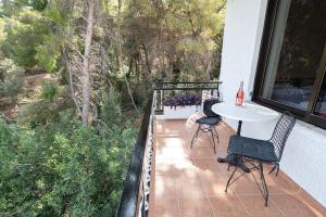 Lions 2 Studios & Apartments, Poros Island.