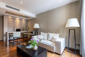 Deluxe Room (1 adult + 1 child)