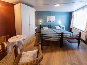 Charming Cottage Near Lake