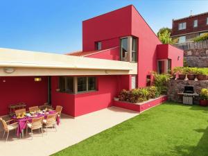 Belvilla by OYO Vibrant Villa with Swimming Pool