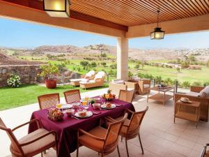 Belvilla by OYO Vibrant Villa with Swimming Pool