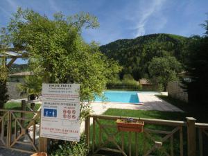 Chalets Modern Chalet in Fougax-et-Barrineuf with Swimming Pool : photos des chambres