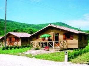 Chalets Modern Chalet in Fougax-et-Barrineuf with Swimming Pool : photos des chambres