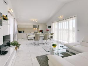 Apartment in Valtura near the Beach