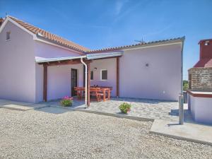 Spacious Holiday Home in Valtura with Garden