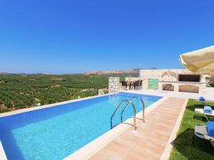Villa in Crete with Private Pool & Beaches Nearby