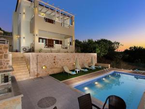 Villa in Crete with Private Pool & Beaches Nearby
