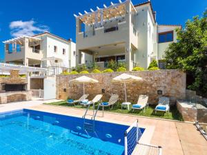Villa in Crete with Private Pool & Beaches Nearby