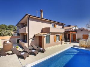 Villa in Pula with Private Pool & BBQ