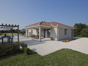 Villa in Kanfanar with Private Pool