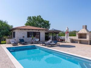 Adorable villa with private pool and terrace 