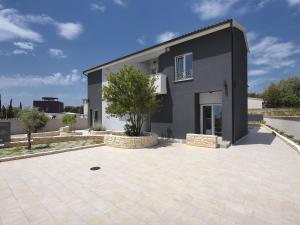 Modern Villa with Pool in Premantura 