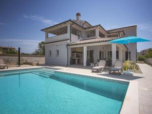 Modern Villa with Pool in Premantura