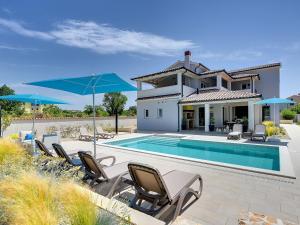 Modern Villa with Pool in Premantura