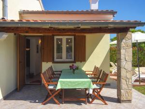 Holiday Home in Banjole near the Sea