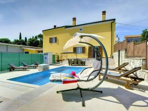 Spacious Holiday Home with a Pool in Rovinjsko