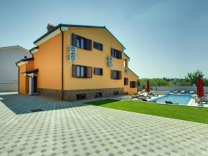 Villa in Pula with sea beach