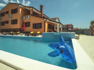 Villa in Pula with sea beach