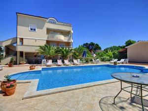 Boutique Apartment with Pool and Parasol in Medulin