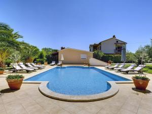 Boutique Apartment with Pool and Parasol in Medulin