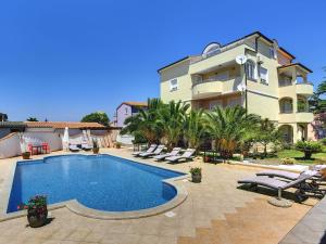 Boutique Apartment with Pool and Parasol in Medulin